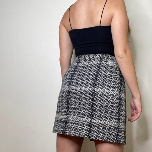 MaxMara Weekend Black & White Wool Blend Mini Snap Button Wrap Skirt - Picture 15 of 15